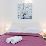 Vesna Apartment Grebastica