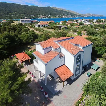 Vesna Apartment Grebastica