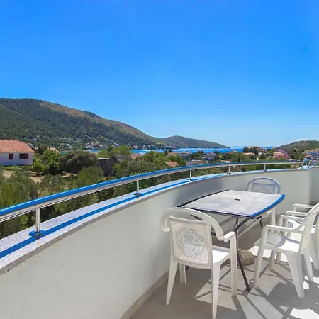 Vesna Apartment Grebastica